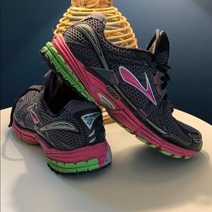 Size 9.5 Brooks Adrenaline GTS 12 running sneakers